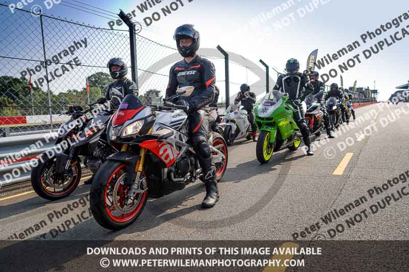 donington no limits trackday;donington park photographs;donington trackday photographs;no limits trackdays;peter wileman photography;trackday digital images;trackday photos